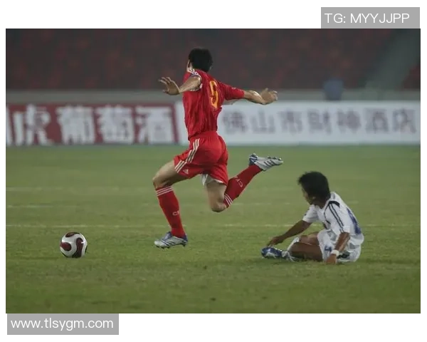 近距离捕捉足球巨星瞬间展现力量与风采的高清图片欣赏